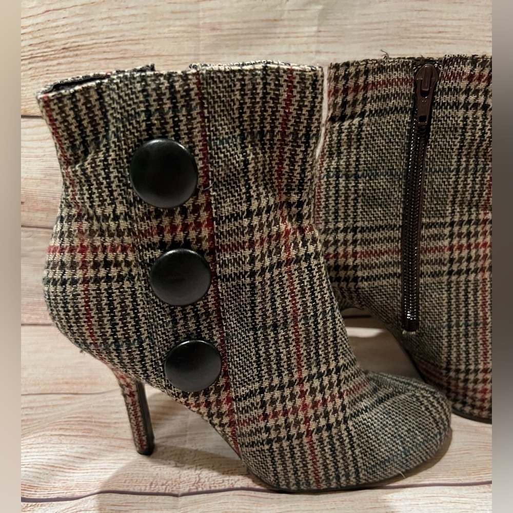 Diba Women's Multi-Color Plaid Ankle Booties Size 6. - Picture 6 of 9